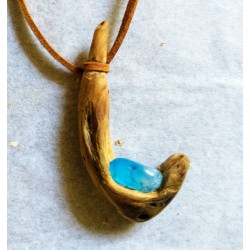 Pendentif Quartz bleu et bois.