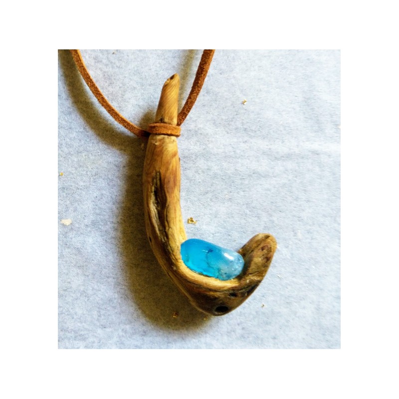 Pendentif Quartz bleu et bois.