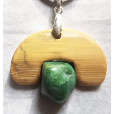 Pendentif unique en Bambou avec une incrustation de Jade d'Afrique.