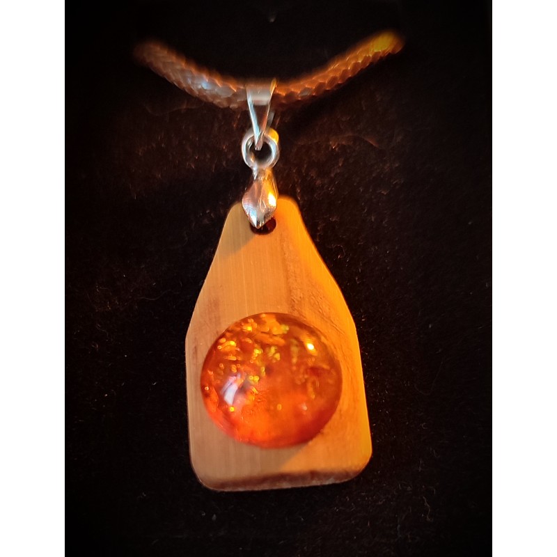 Pendentif en Bambou et Ambre