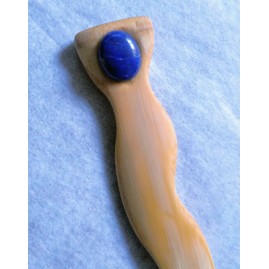 Pic à cheveux en bambou avec Lapis Lazuli.